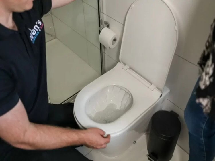 Svens Plumber clearing clogged drains